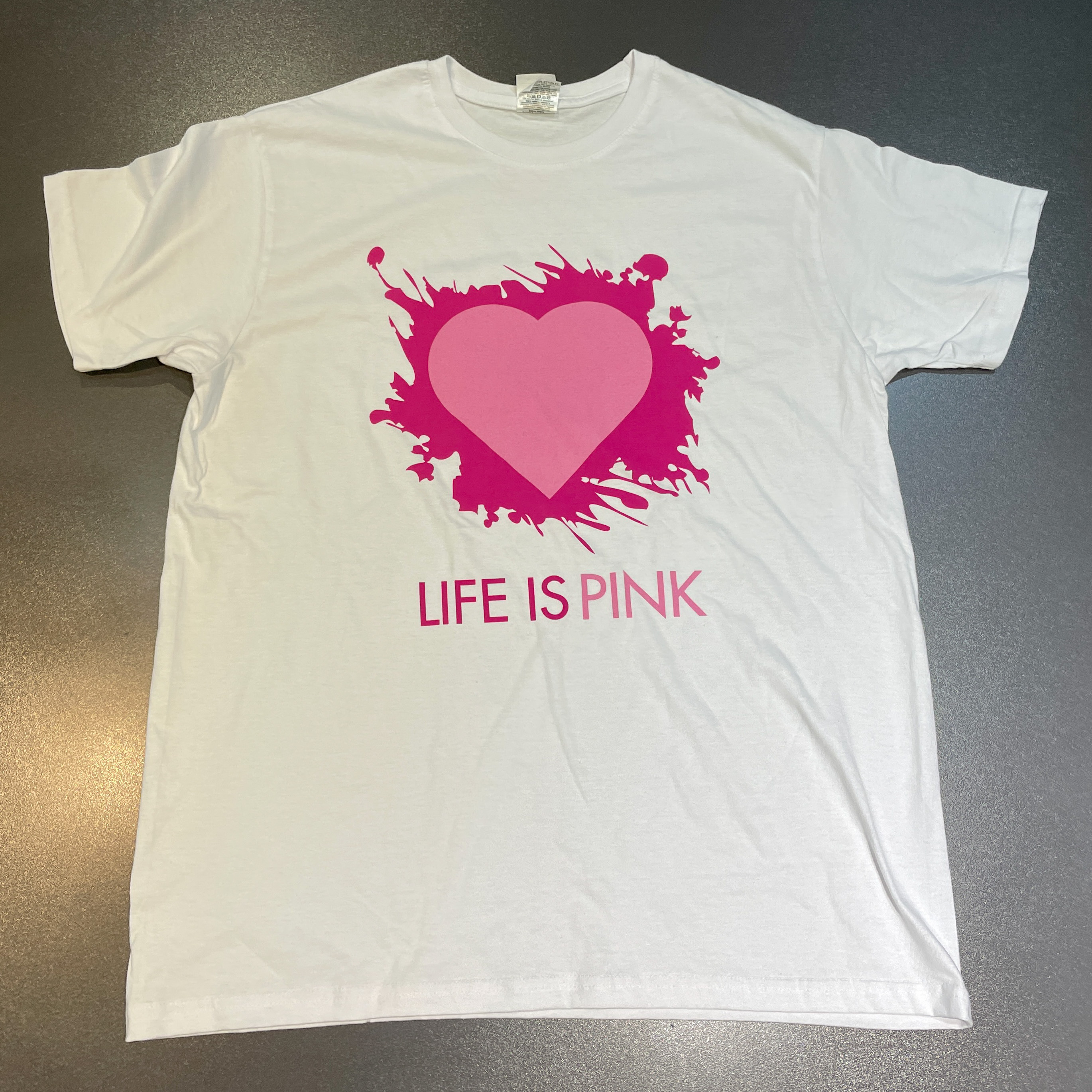 T-Shirt Life is Pink